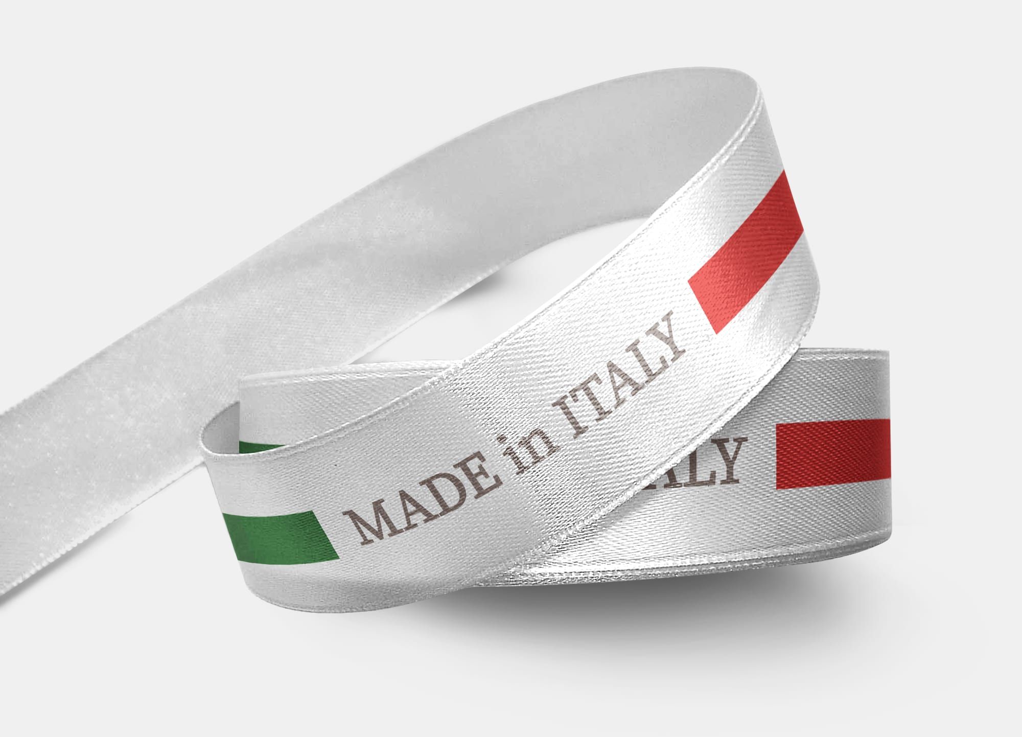 Questo nastro ha un’altezza standard di 15mm ed è l’ideale per impreziosire le tue creazioni realizzate interamente in Italia.