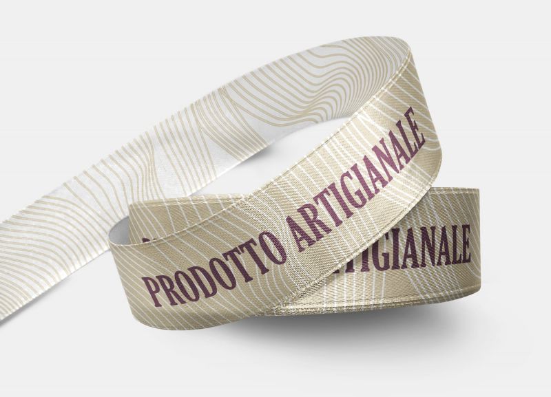Questo nastro ha un’altezza di 15mm ed è quello che ti serve per comunicare l’autenticità delle tue creazioni